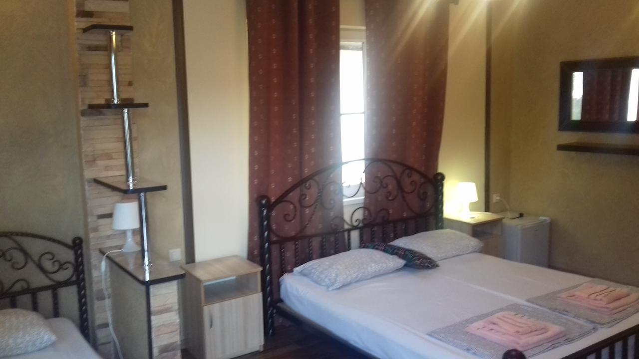 Runo Guest House Gagra Exterior photo