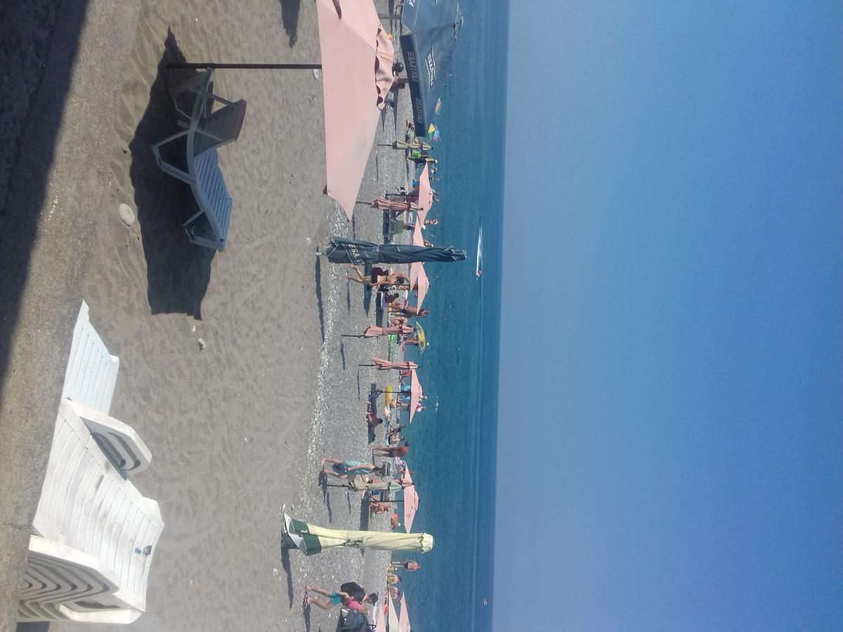 Runo Guest House Gagra Exterior photo