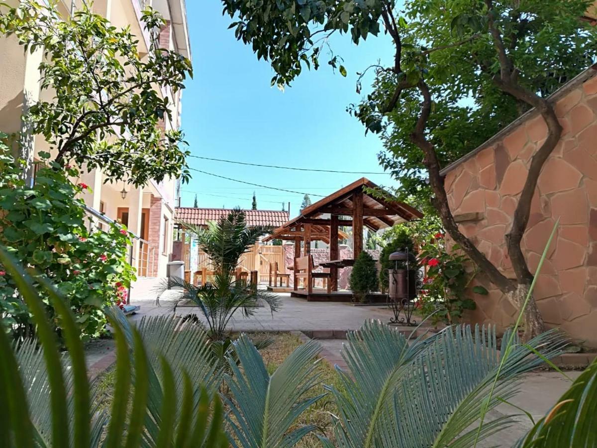 Runo Guest House Gagra Exterior photo